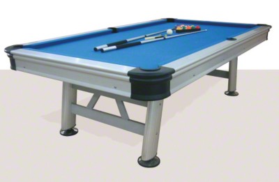 Poolbillardtisch nach Turniermaßstäben für alle Fälle ...  Für Garten, Hotel oder Freizeiteinrichtungen. Hohe Stabilität durch wetterfesten Alurahmen und präzisen Kugellauf. 8 ft Spielfläche (224x112 cm), blaues, wetterfestes Tischtuch, Pocketsystem, pflegeleichter Alurahmen, 22 cm starke...